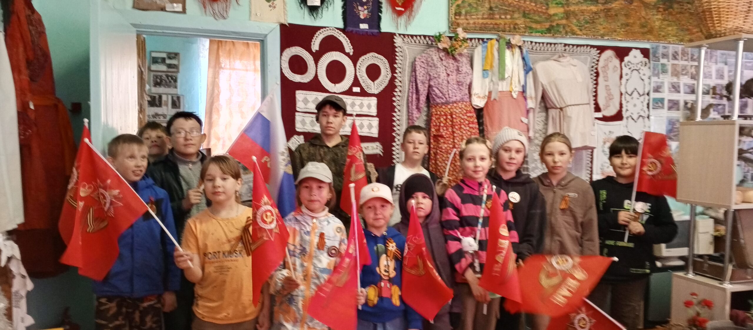 ТОС “Низовское” 9 мая праздничная экскурсия, посвящённая Дню Победы. 17 мая тематическая экскурсия, посвящённая Дню пионерии