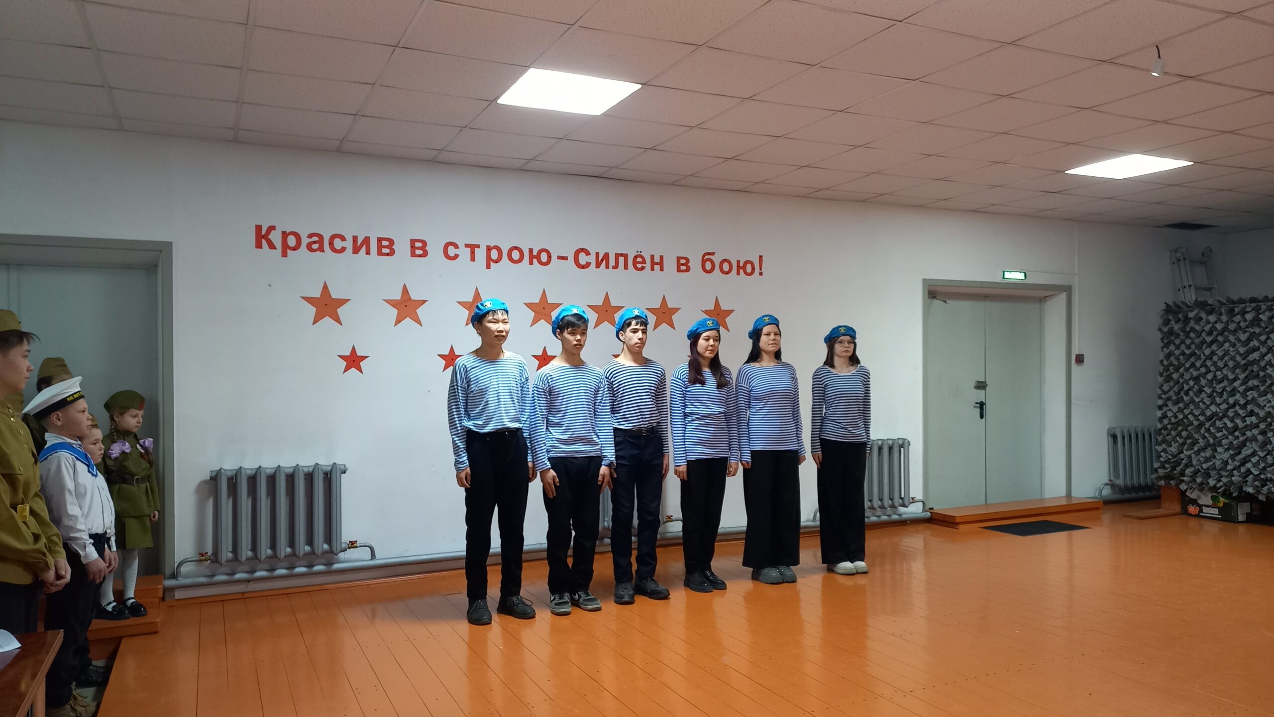 ТОС “Низовское” 25 февраля в Доме культуры состоялся ежегодный, традиционный Смотр строя и песни, посвящённый Дню защитника Отечества.