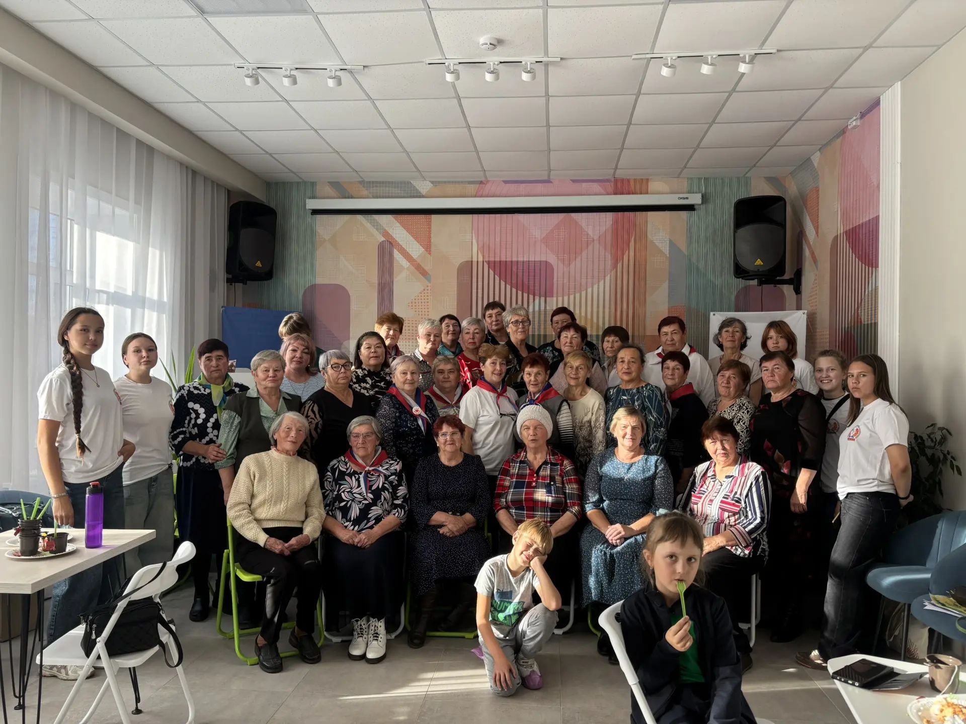 ТОСы “Лидер” и “Берегиня” пгт.Каменск: Связь поколений: как в Кабанске прошел творческий день в «Атмосфере»