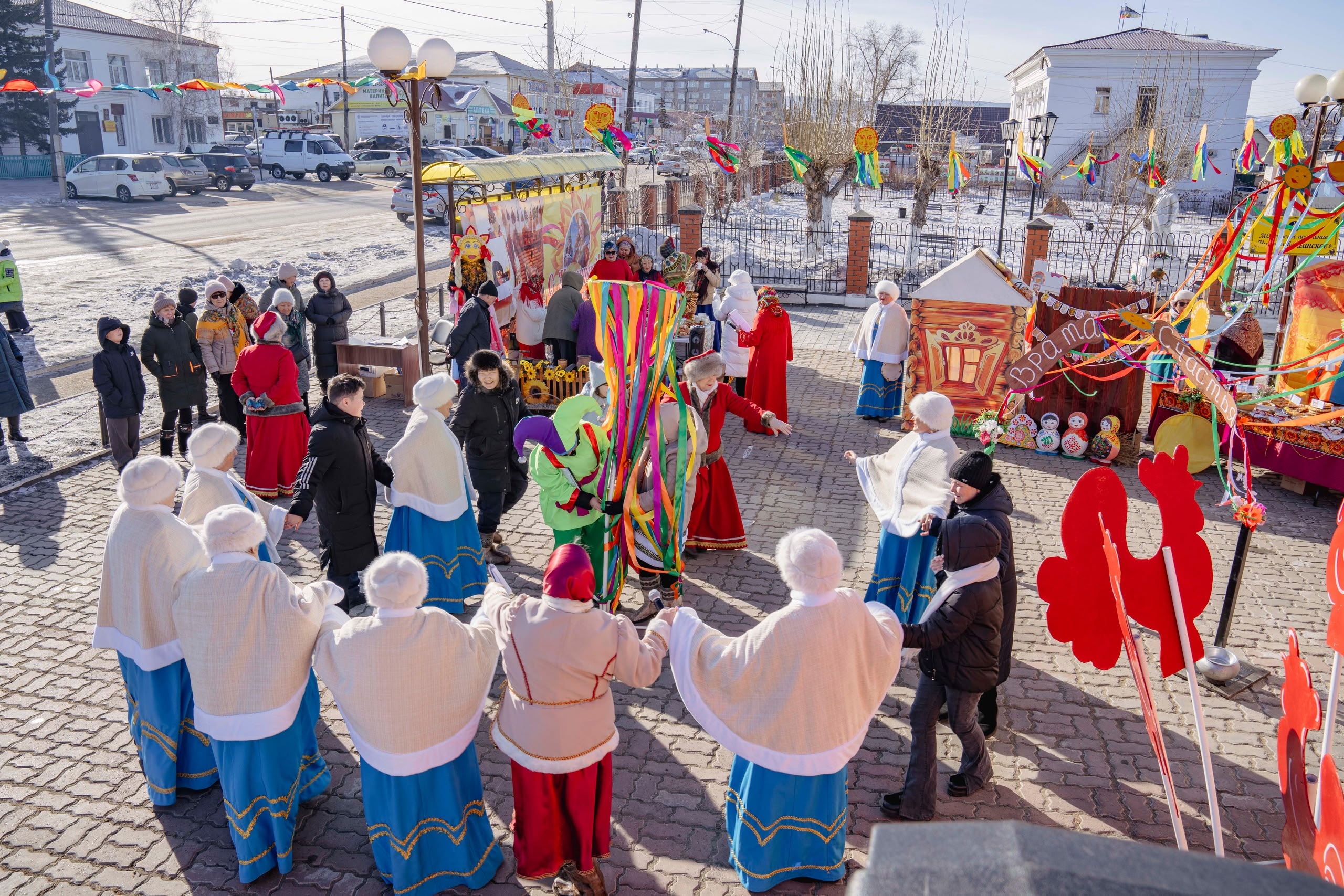 ТОС “Дружба” 19 февраля на площади Районного Дома культуру села Иволгинск развернулось яркое и веселое гулянье — праздник “Разгуляй Масленица”.