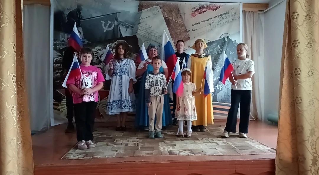 ТОС  “Добрый”   председатель Игумнова С.Н. День Российского флага! Акция ” Мы вместе под флагом России!”